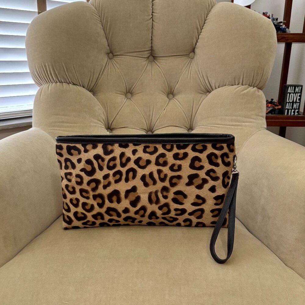 Auth. TRINA TURK Iconic Leopard Print Hair Calf Wristlet Clutch Bag